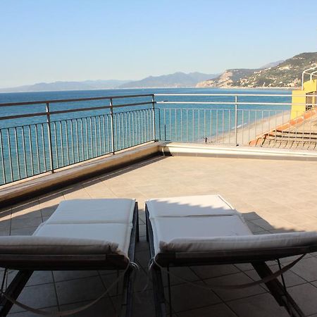 Les Agrumes Varigotti Exterior photo
