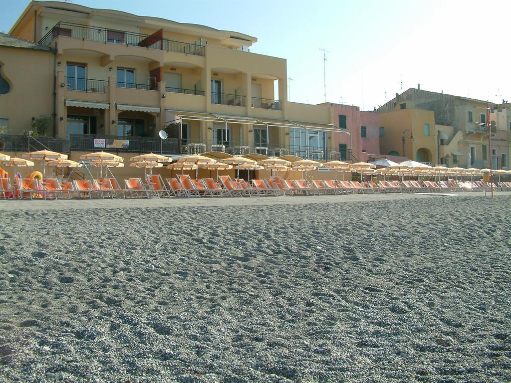 Les Agrumes Varigotti Exterior photo